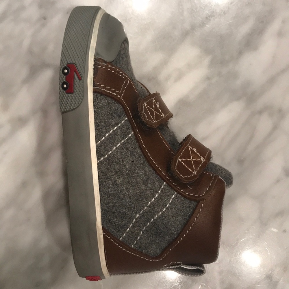 See Kai Run velcro high tops gray & brown size 6
